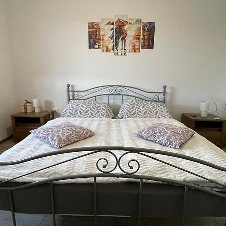 Fullhouse Apartmanhaz Zamárdi Екстериор снимка