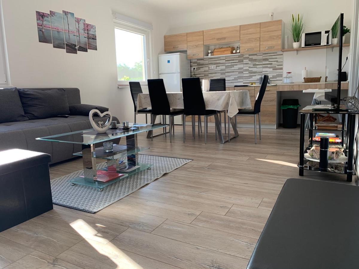 Fullhouse Apartmanhaz Zamárdi Екстериор снимка