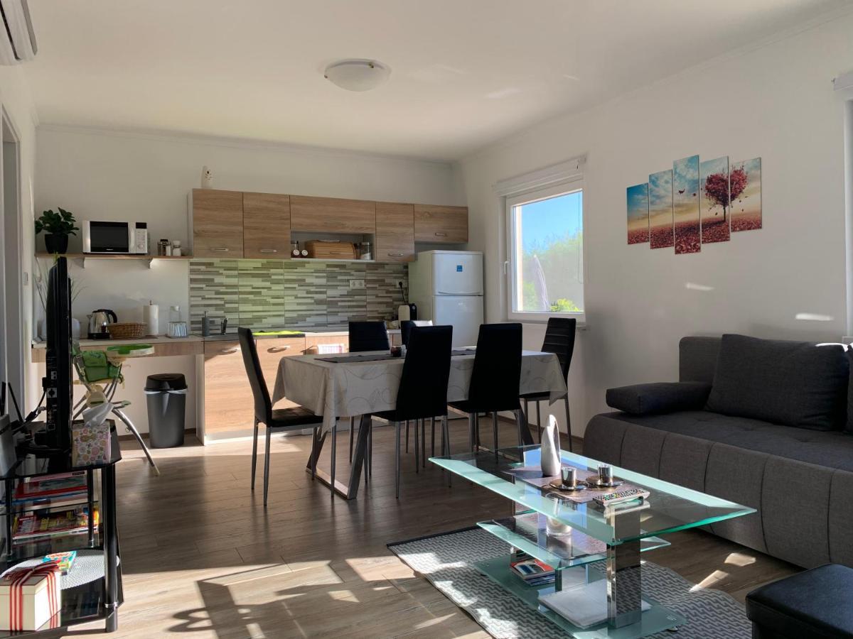 Fullhouse Apartmanhaz Zamárdi Екстериор снимка