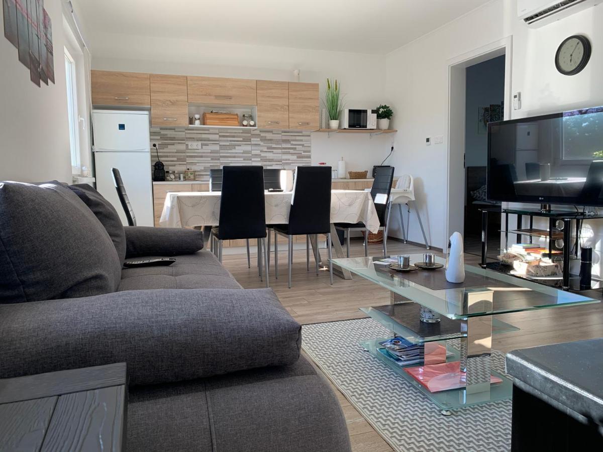 Fullhouse Apartmanhaz Zamárdi Екстериор снимка