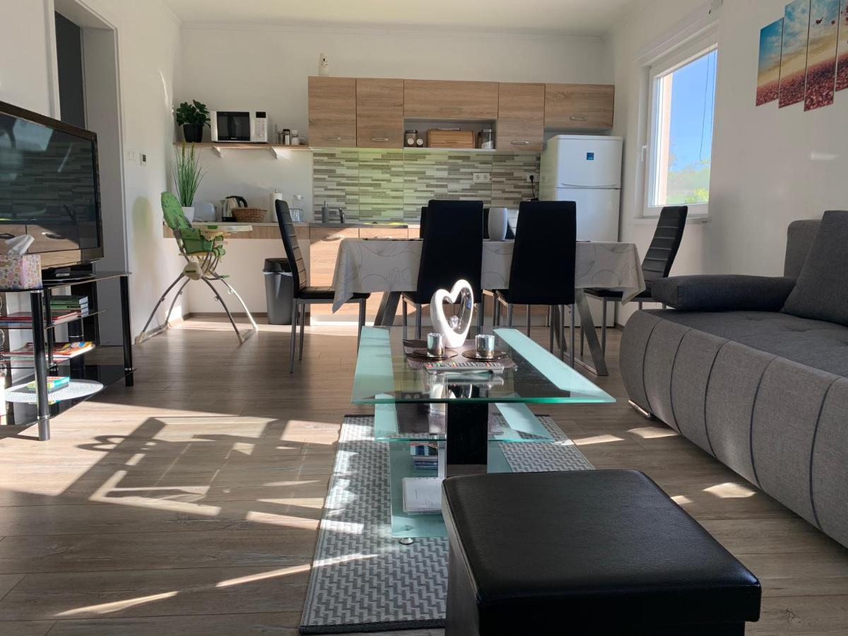 Fullhouse Apartmanhaz Zamárdi Екстериор снимка