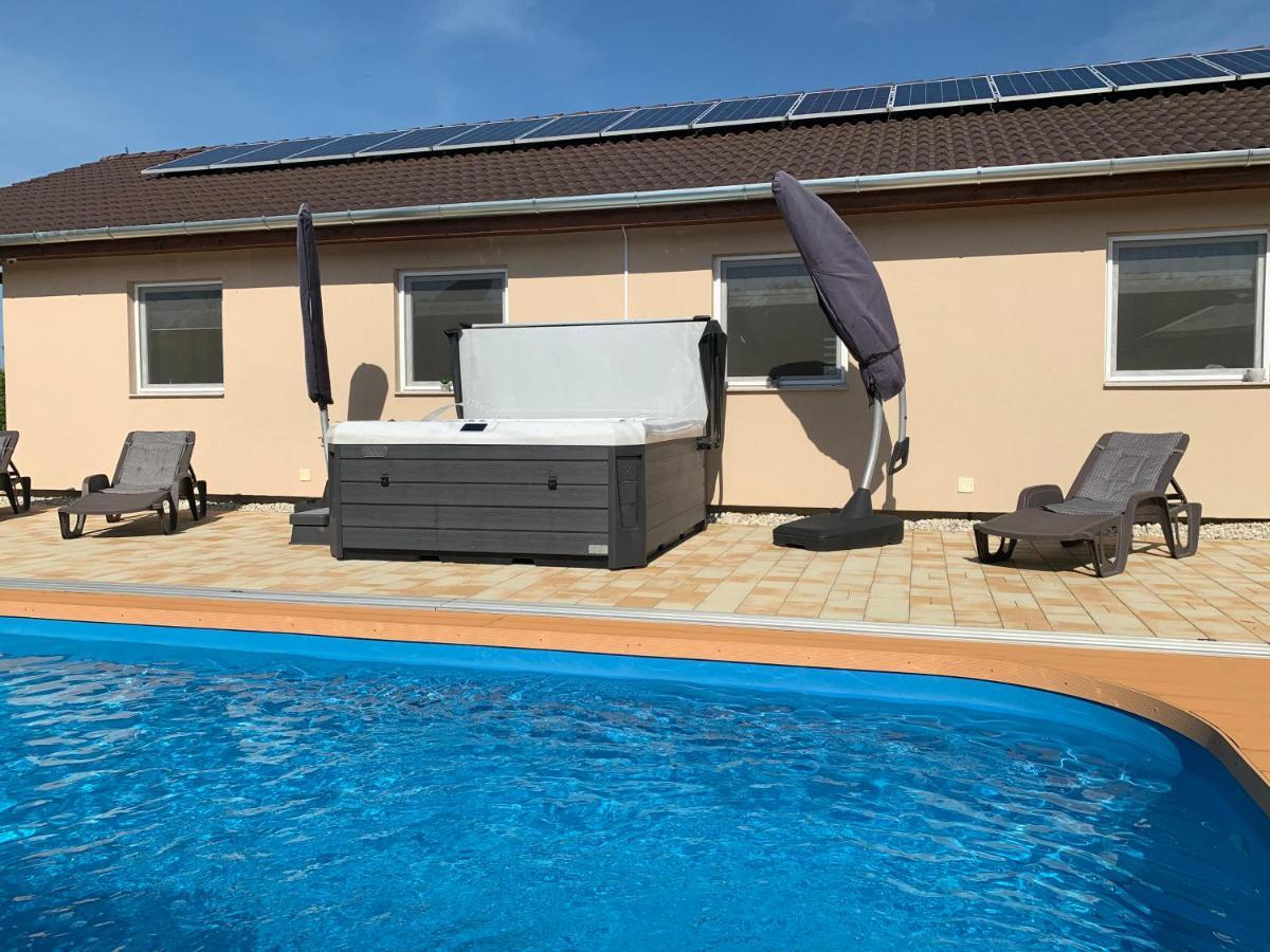 Fullhouse Apartmanhaz Zamárdi Екстериор снимка