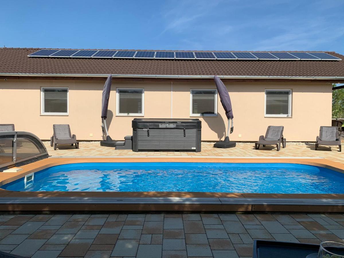 Fullhouse Apartmanhaz Zamárdi Екстериор снимка