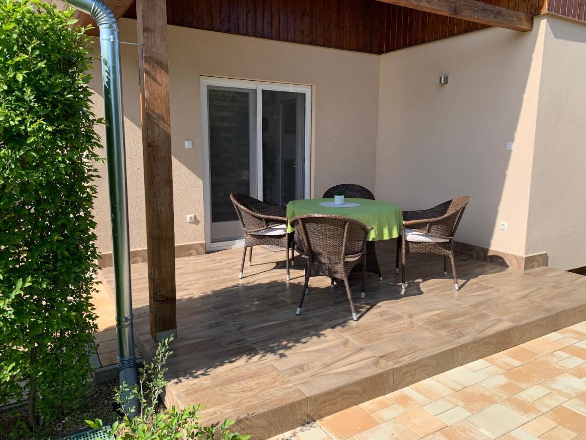 Fullhouse Apartmanhaz Zamárdi Екстериор снимка
