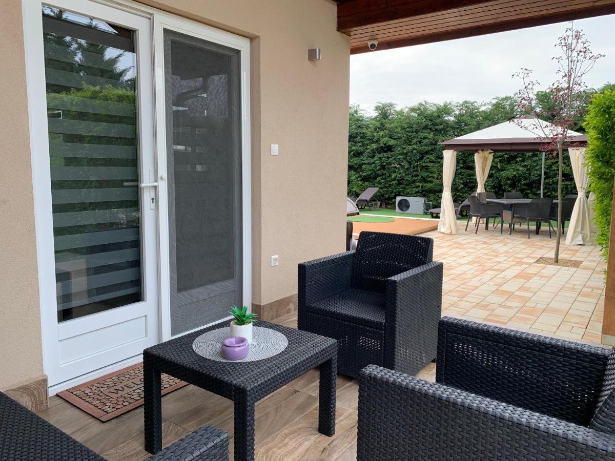 Fullhouse Apartmanhaz Zamárdi Екстериор снимка