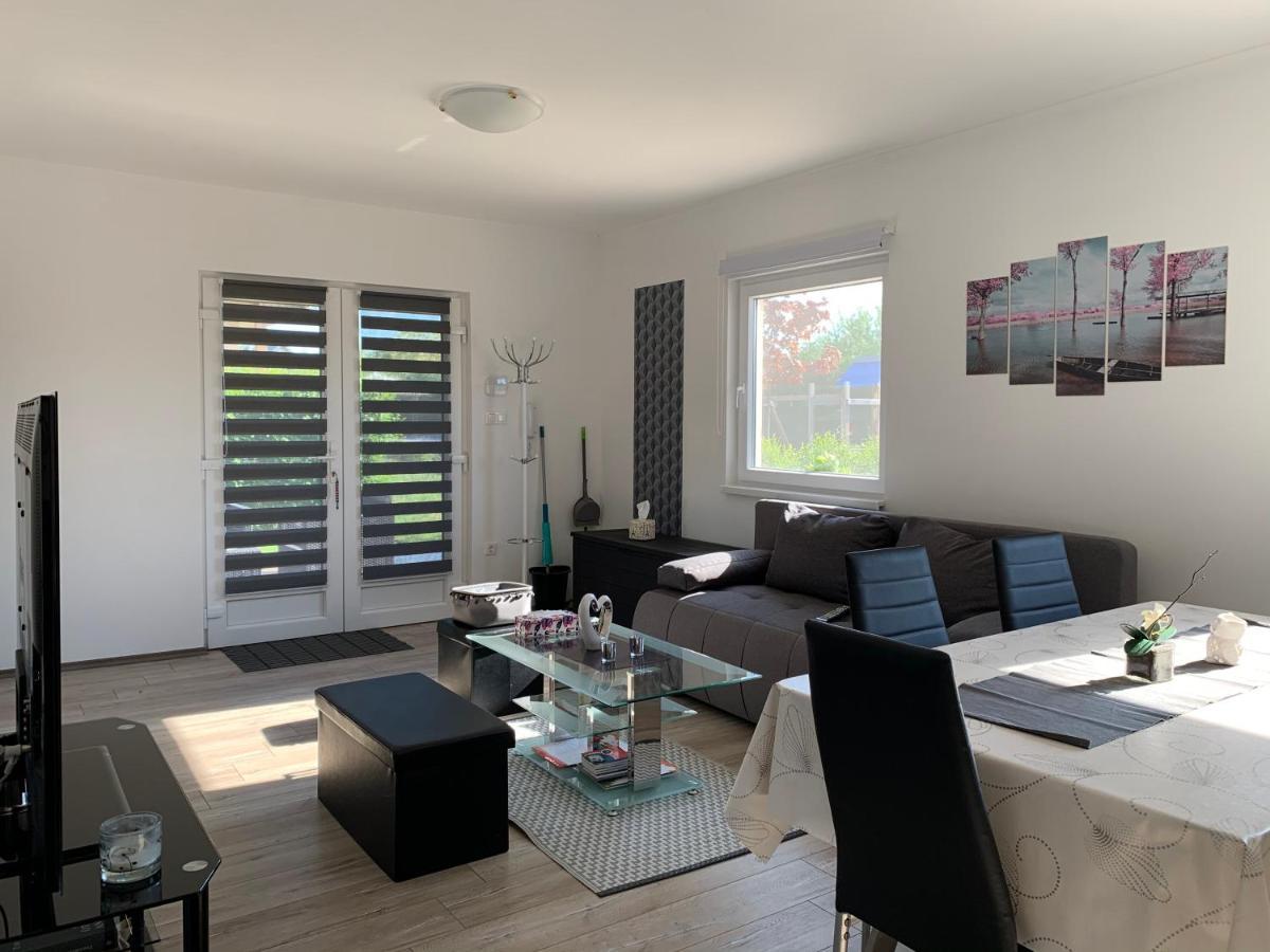 Fullhouse Apartmanhaz Zamárdi Екстериор снимка